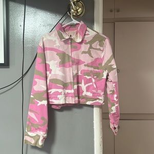 This is a camouflage jacket. This jacket is in size small.